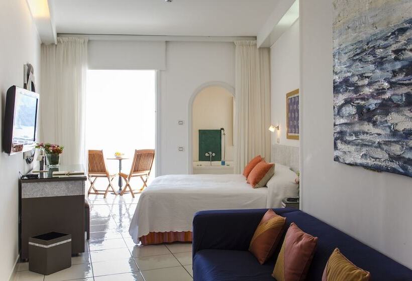 سوییت جونیور, Marina Riviera