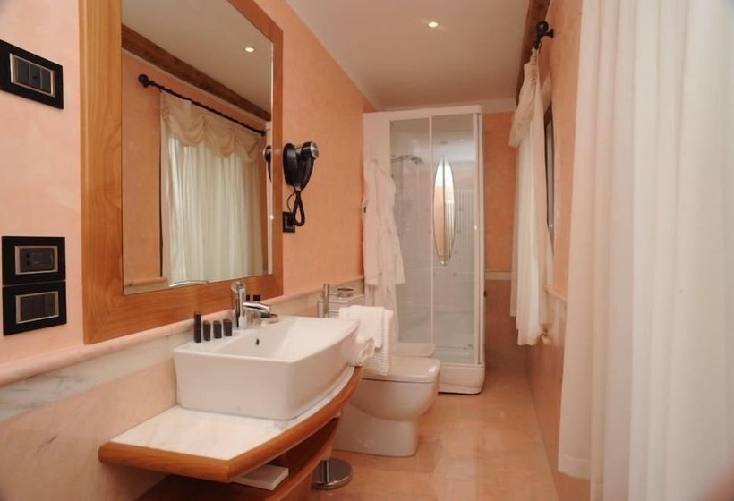 اتاق استاندارد یک نفره, Park Hotel Villa Carpenada