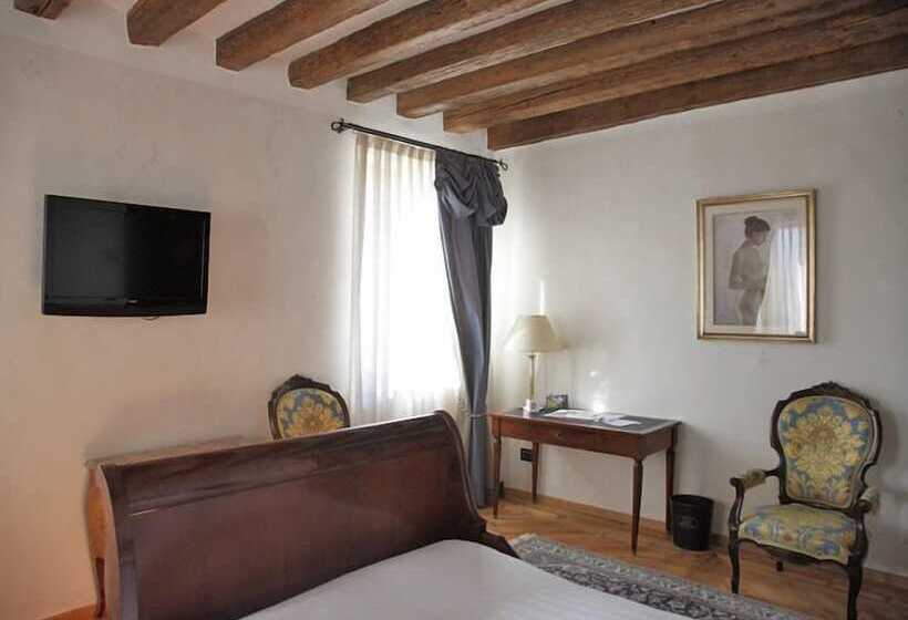 سوییت جونیور, Park Hotel Villa Carpenada
