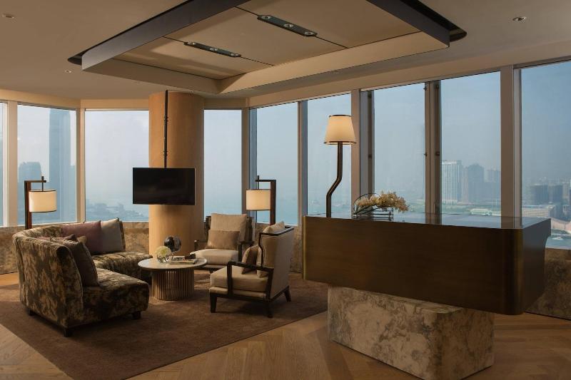 سوییت اجرایی, Renaissance Hong Kong Harbour View