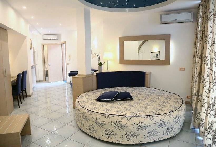 اتاق لوکس با چشم‌انداز دریا, San Michele