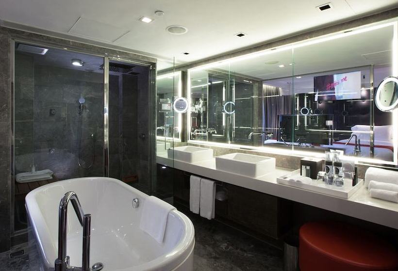 Suite, The Mira Hong Kong