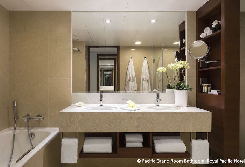 سوییت, The Royal Pacific Hotel & Towers