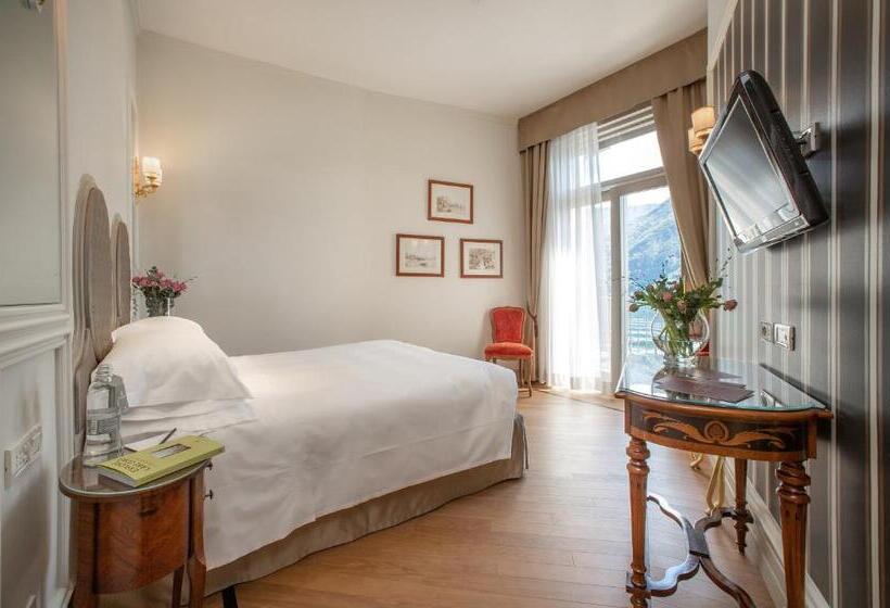 Superior room with lake view, Villa Flori