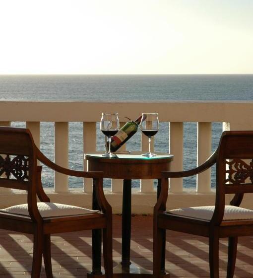اتاق استاندارد با بالکن و چشم‌انداز دریا, Villa Las Tronas Hotel & Spa