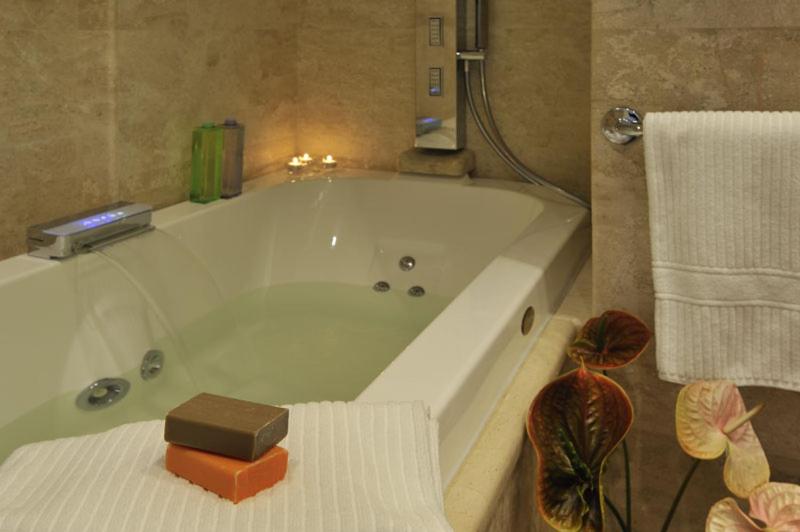 سوئیت با چشم‌انداز دریا و هیدروماساژ, Villa Las Tronas Hotel & Spa
