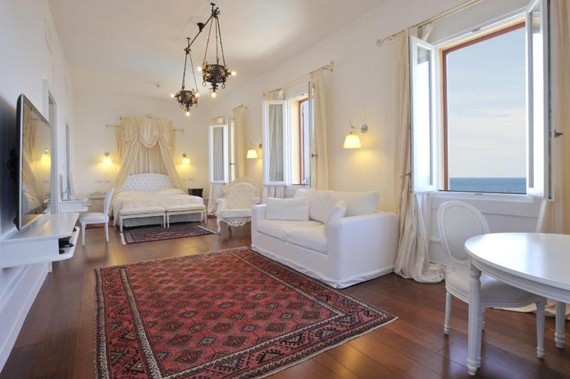 Superior suite with terrace, Villa Las Tronas Hotel & Spa