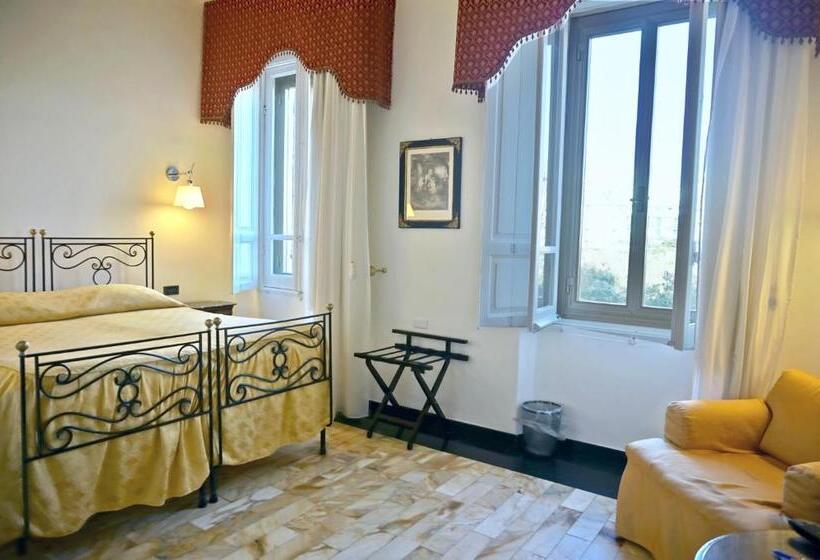 اتاق استاندارد سه تخته با چشم‌انداز باغ, Villa Las Tronas  & Spa