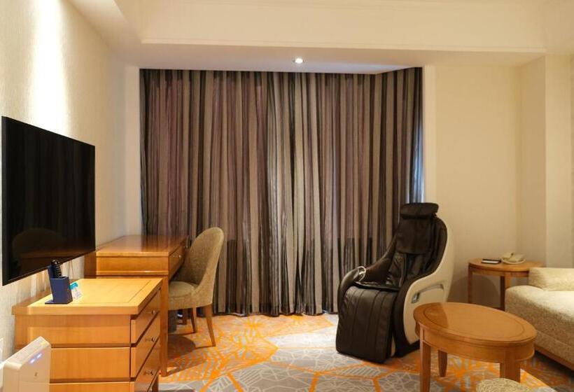 Junior Suite, Wharney