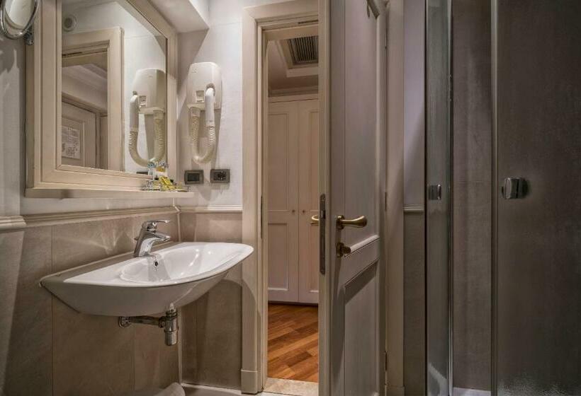 اتاق استاندارد با چشم‌انداز, B&b Hotel Firenze Laurus Al Duomo