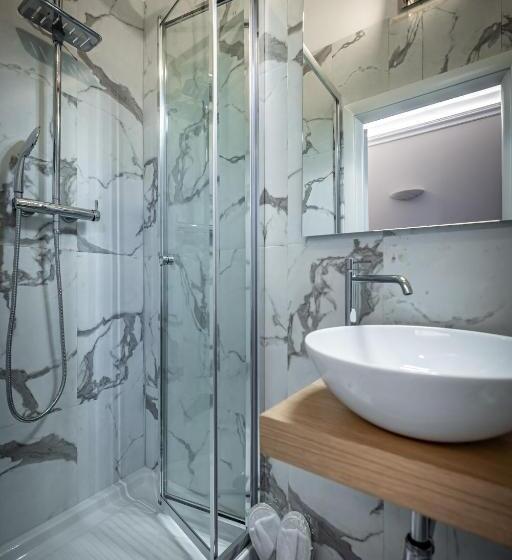 اتاق لوکس با تخت بزرگ, Boutique Hotel Borgo