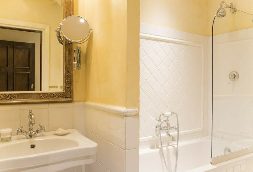 اتاق کلاسیک سه تخته, Grand Hotel Baglioni