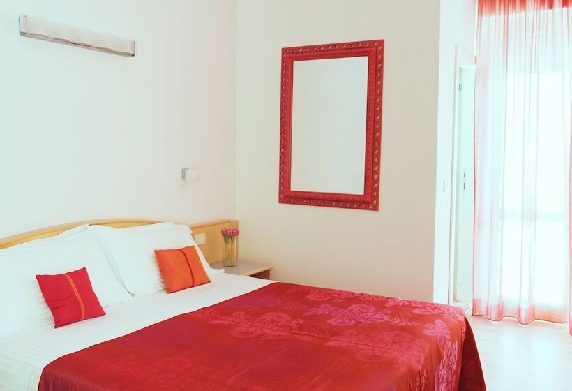 اتاق استاندارد سه نفره, Albergo Punta De L'est