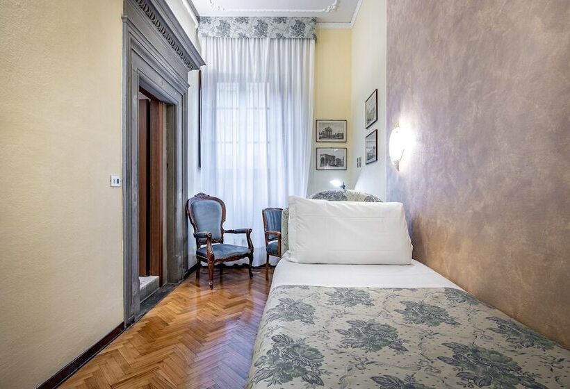 Standard Single Room, Alessandra