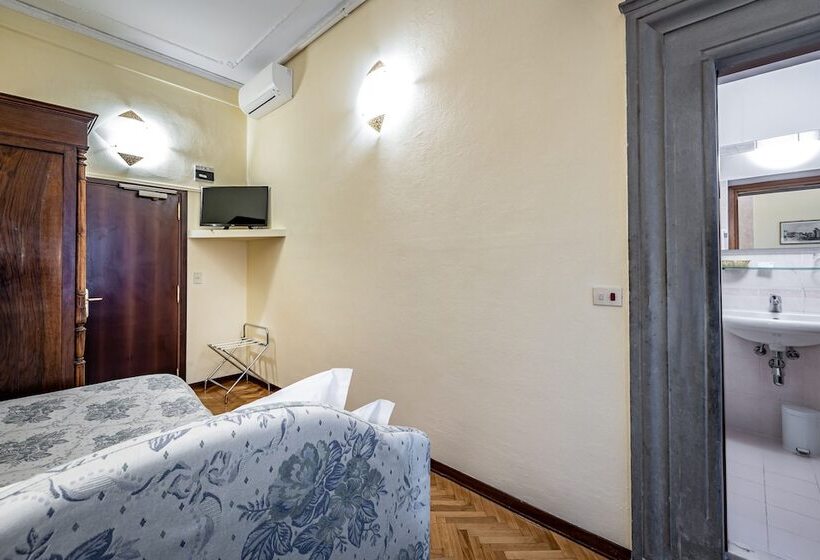 Standard Single Room, Alessandra