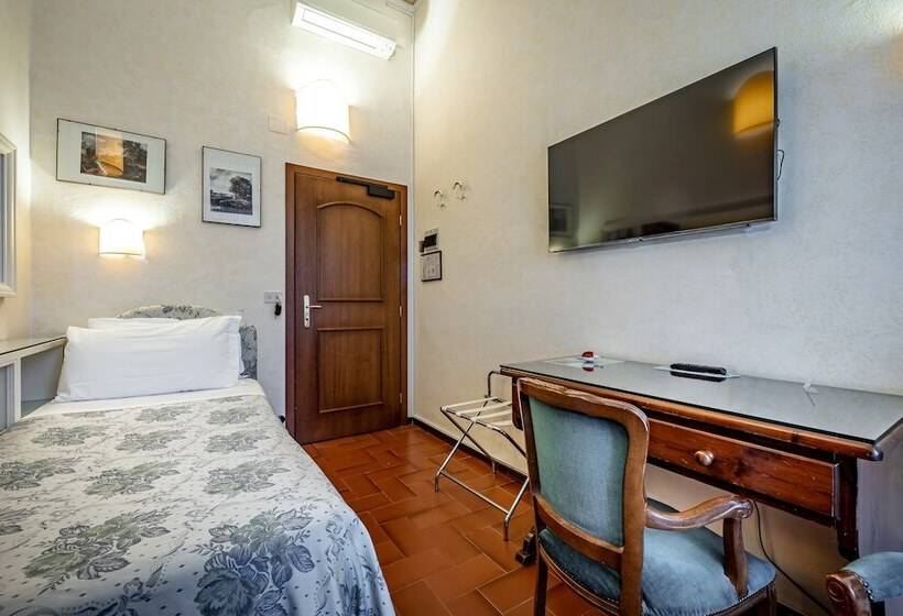 Standard Single Room, Alessandra