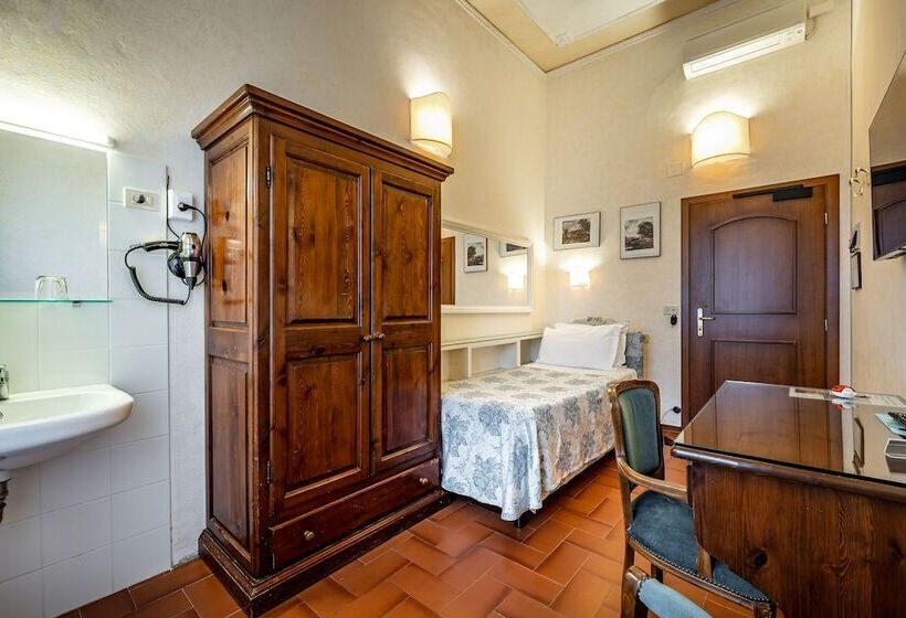 Standard Single Room, Alessandra