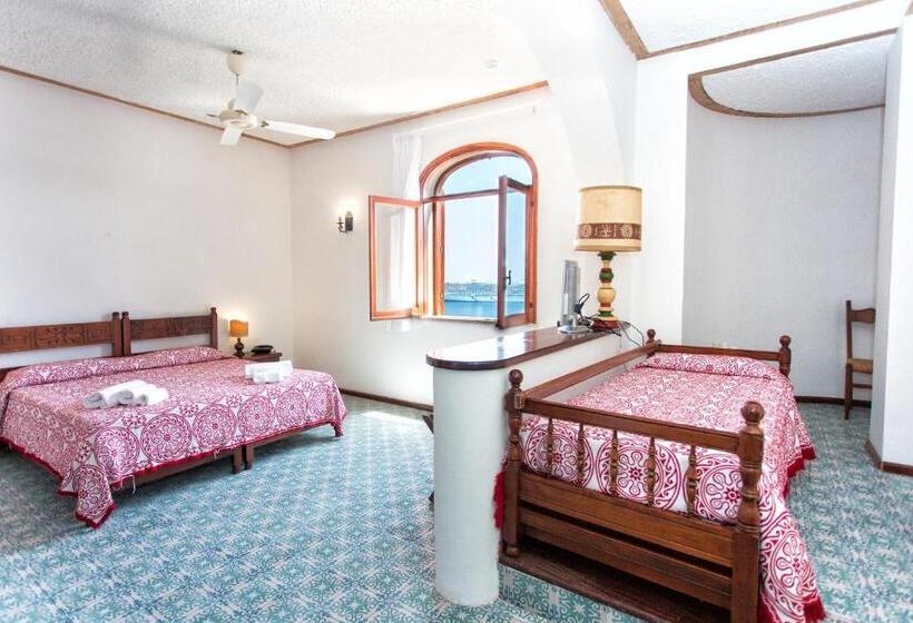 Classic Quadruple Occupancy Room, Carasco