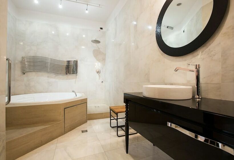 سوییت جونیور, Relais Hotel Centrale Dimora Storica