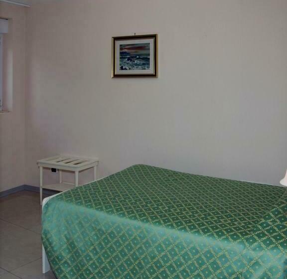 Standard Single Room, Cristallo