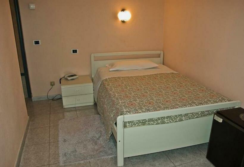 Standard Single Room, Cristallo