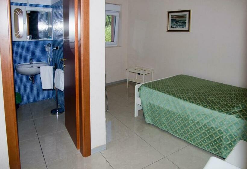 Standard Single Room, Cristallo