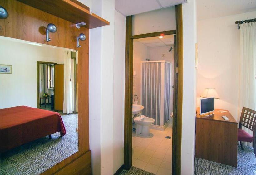 Standard Triple Room, Delle Palme