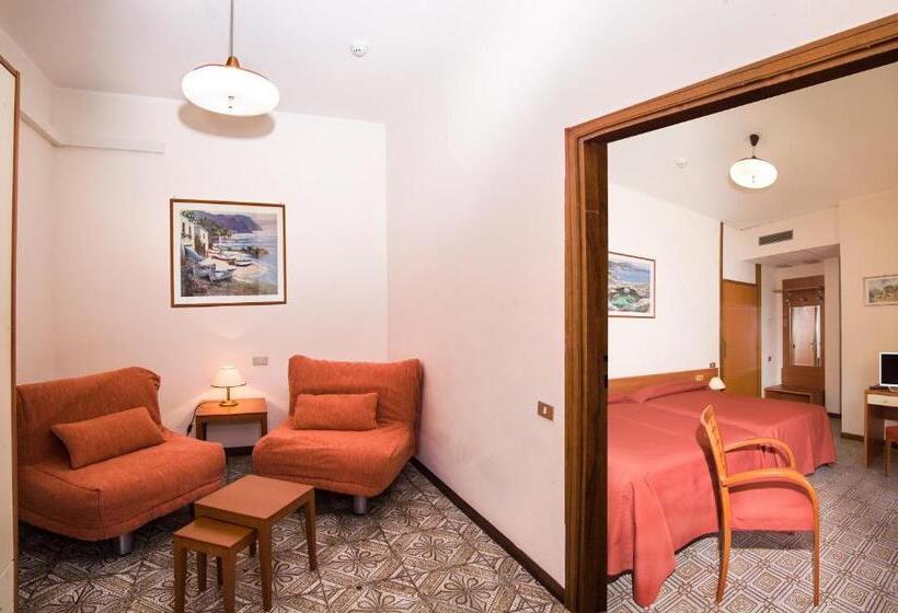 Standard Triple Room, Delle Palme