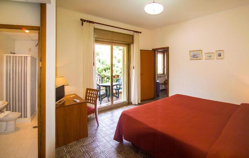 Standard Quadruple Room, Delle Palme