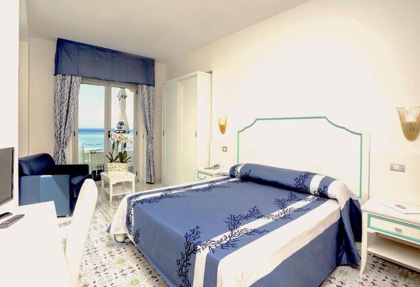 Chambre Confort Vue Mer, Ferretti