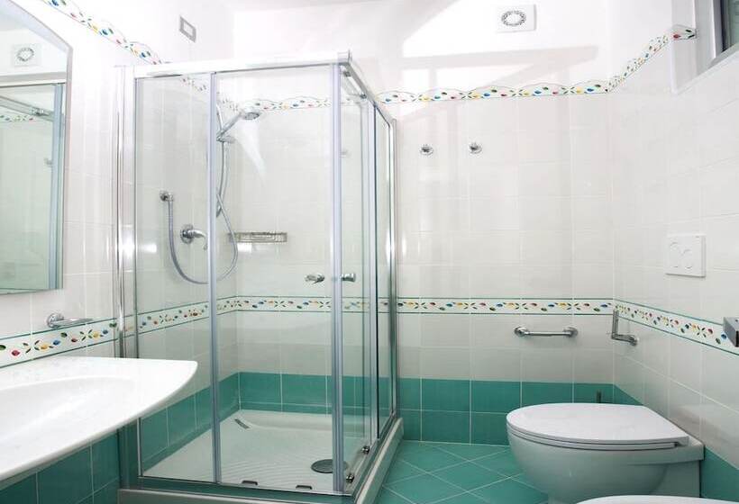 اتاق سوپریور چهار تخته, Ferretti