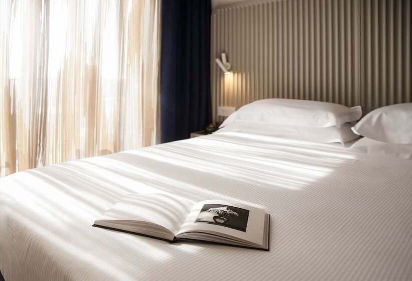 اتاق سوپریور با چشم‌انداز دریا, Grand Hotel Diana Majestic