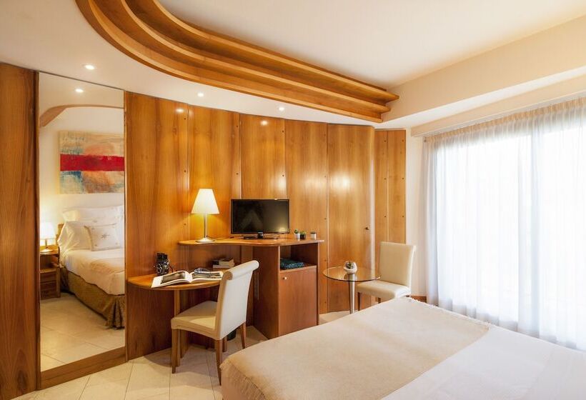 اتاق اجرایی یک تخته, Grand Hotel Diana Majestic