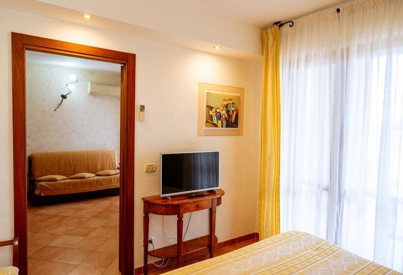 オーシャンビュースイート, Lola Piccolo Hotel E Appartamenti