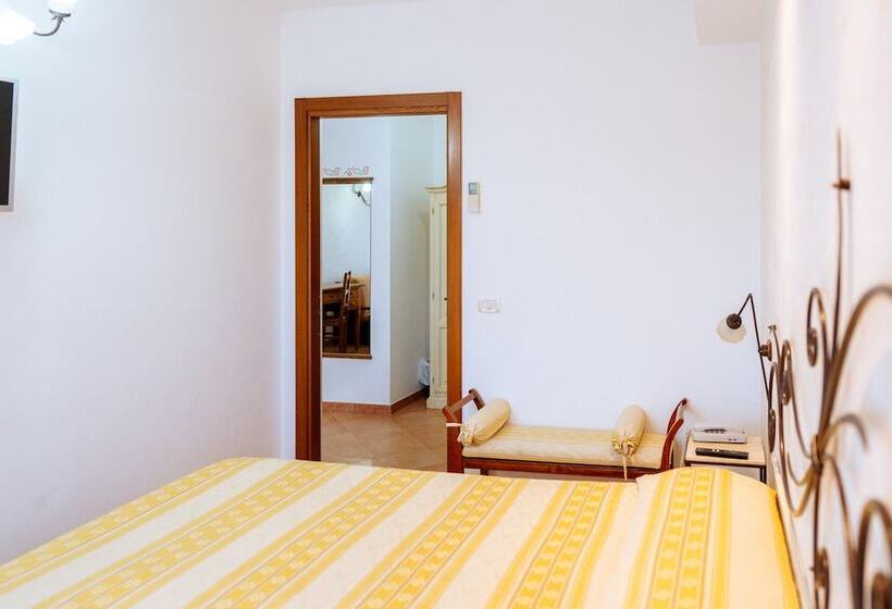 オーシャンビュースイート, Lola Piccolo Hotel E Appartamenti
