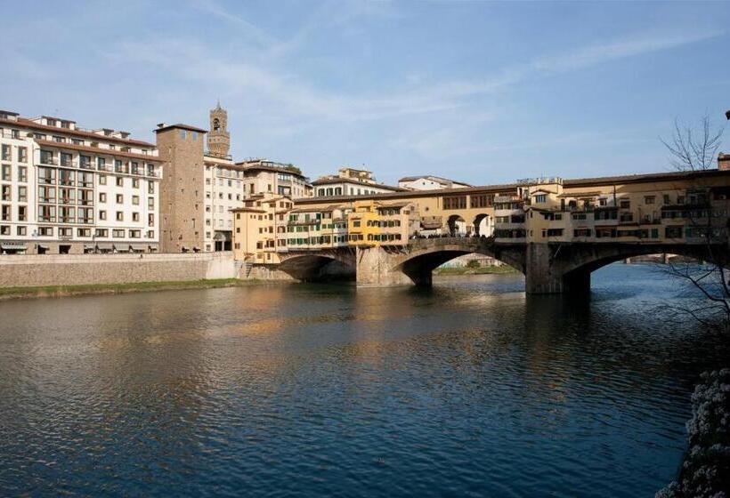 Deluxe room with river view, Lungarno  Lungarno Collection