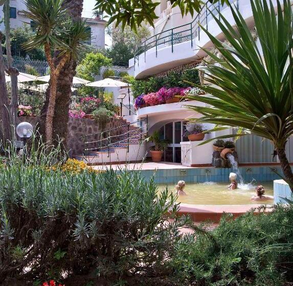 اتاق لوکس با چشم‌انداز دریا, Mare Blu Terme