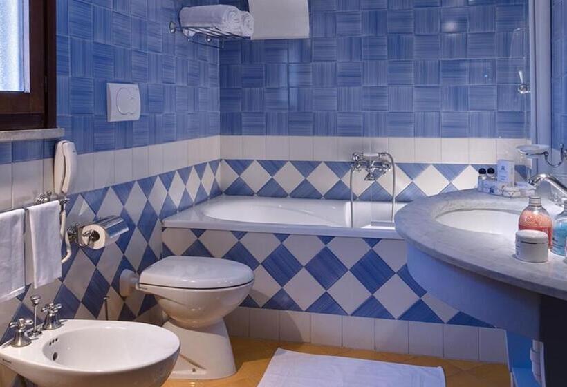 اتاق لوکس با چشم‌انداز دریا, Mare Blu Terme