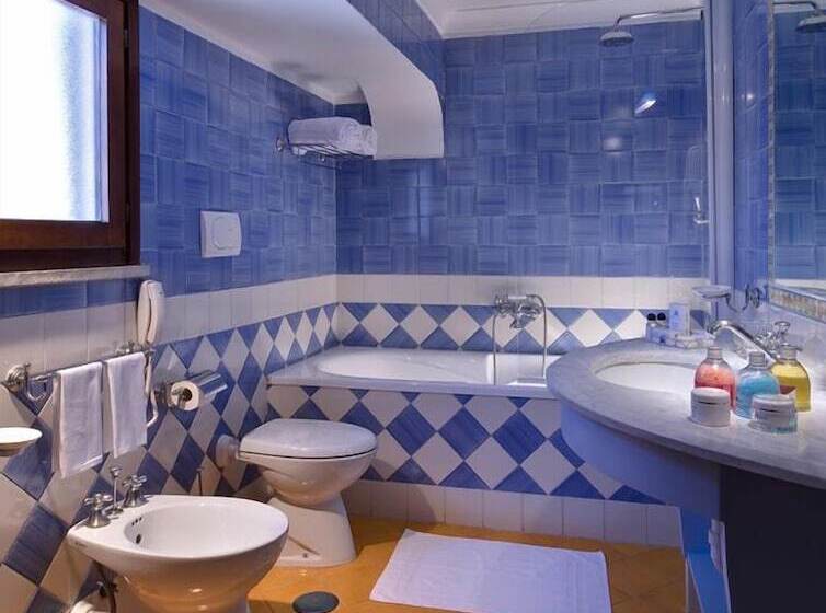 اتاق لوکس با چشم‌انداز دریا, Mare Blu Terme