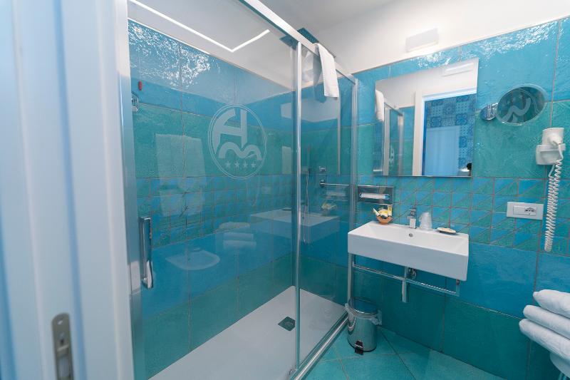 اتاق سوپریور سه تخته, Miramare