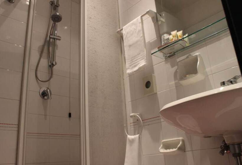 اتاق استاندارد یک نفره, Miramare