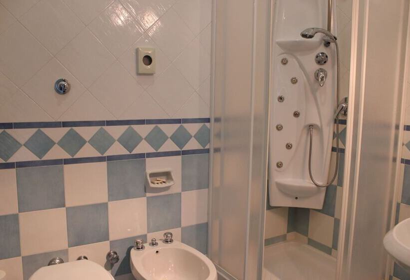 اتاق اکونومی, Miramare