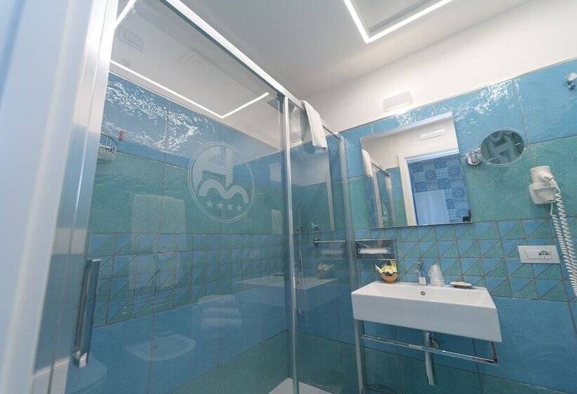 اتاق سوپریور سه تخته, Miramare