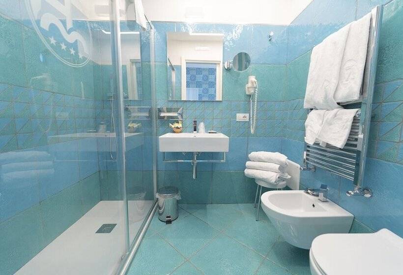 اتاق سوپریور سه تخته, Miramare