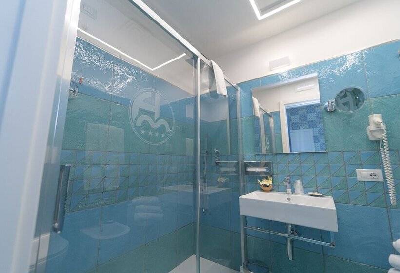 اتاق سوپریور سه تخته, Miramare