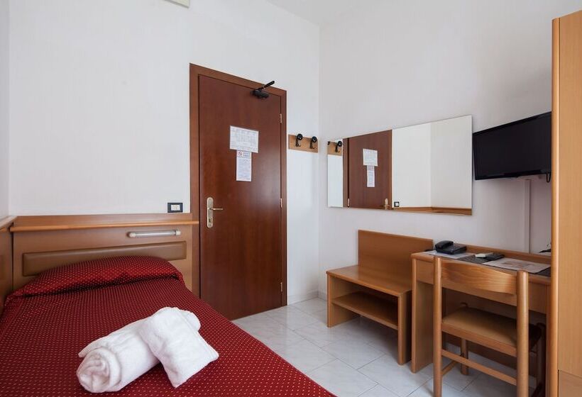 Standard Single Room, Nella