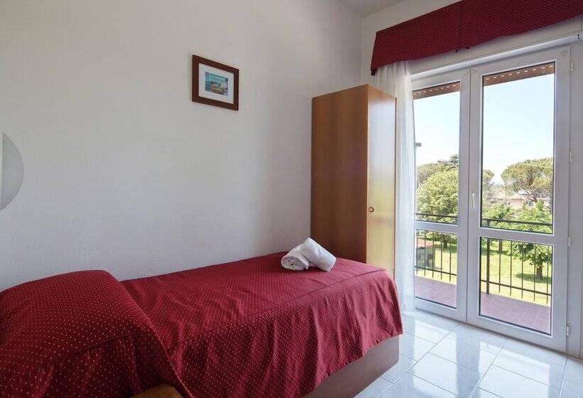 Standard Single Room, Nella