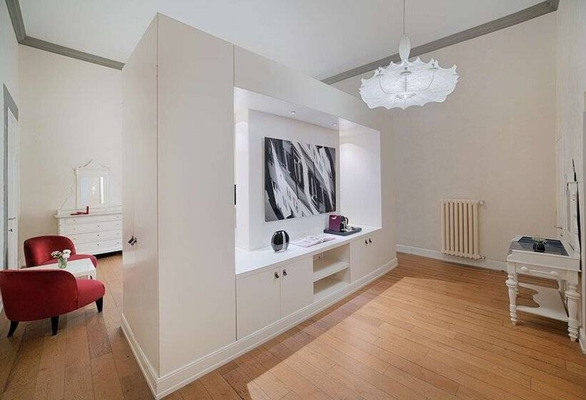 سوییت جونیور, NH Collection Firenze Porta Rossa