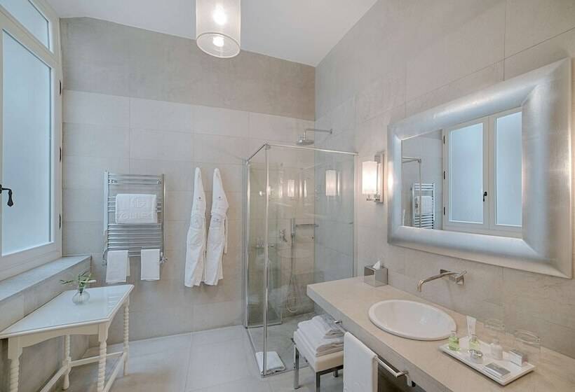اتاق خانوادگی تودرتو, NH Collection Firenze Porta Rossa