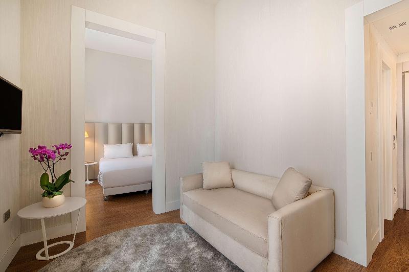 سوییت جونیور, NH Genova Centro